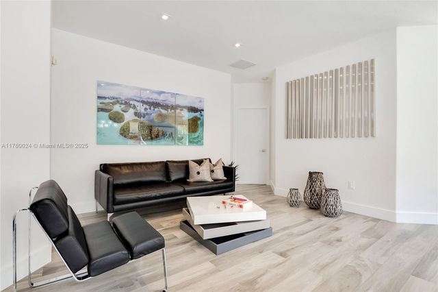 8527 NW 111th Ct, Doral, FL 33178