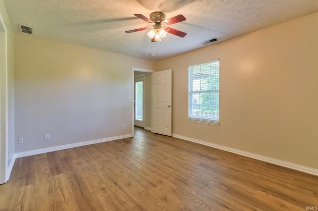 7955 Alanton Park, Newburgh, IN 47630