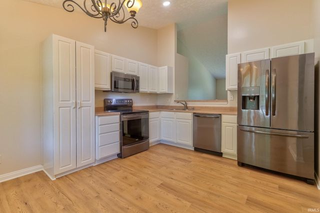 7955 Alanton Park, Newburgh, IN 47630
