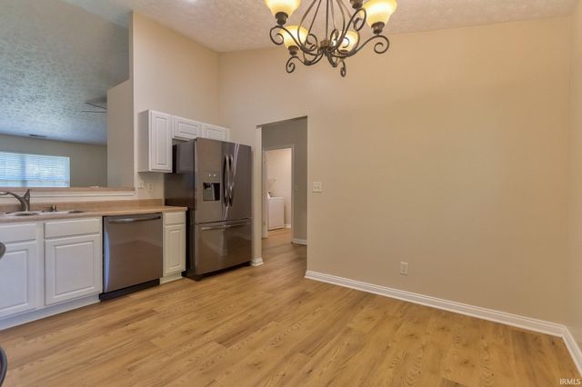 7955 Alanton Park, Newburgh, IN 47630