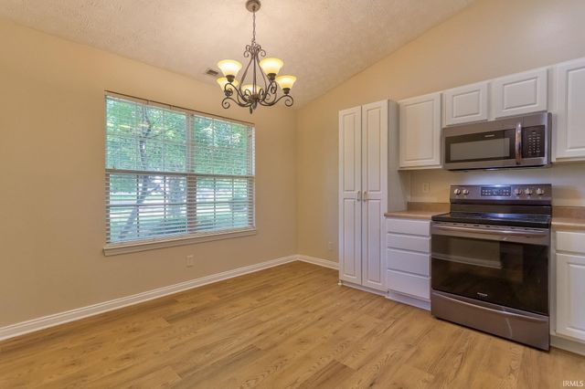 7955 Alanton Park, Newburgh, IN 47630