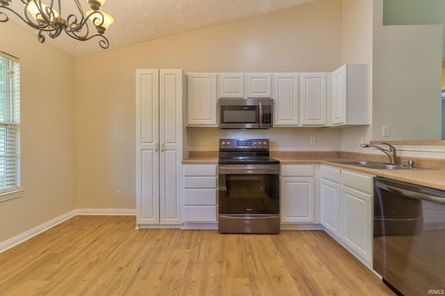7955 Alanton Park, Newburgh, IN 47630