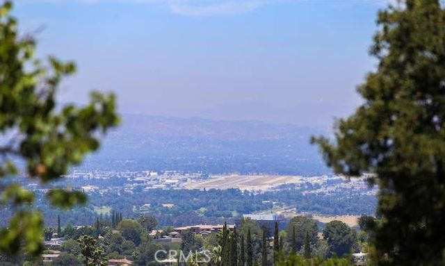 15672 Castlewoods Drive, Sherman Oaks, CA 91403