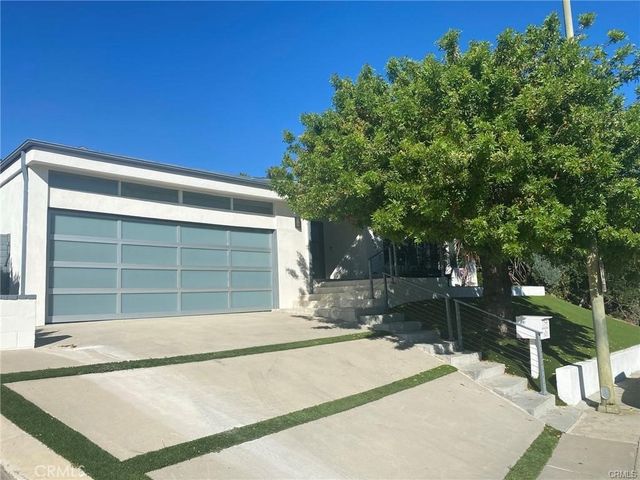 15672 Castlewoods Drive, Sherman Oaks, CA 91403