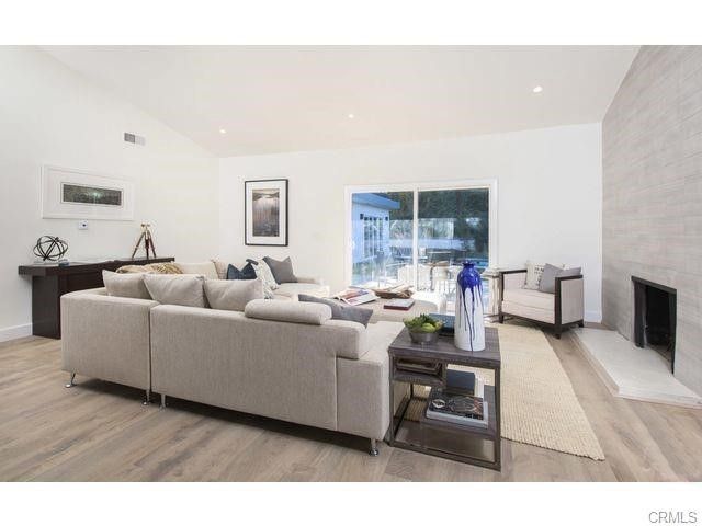 15672 Castlewoods Drive, Sherman Oaks, CA 91403