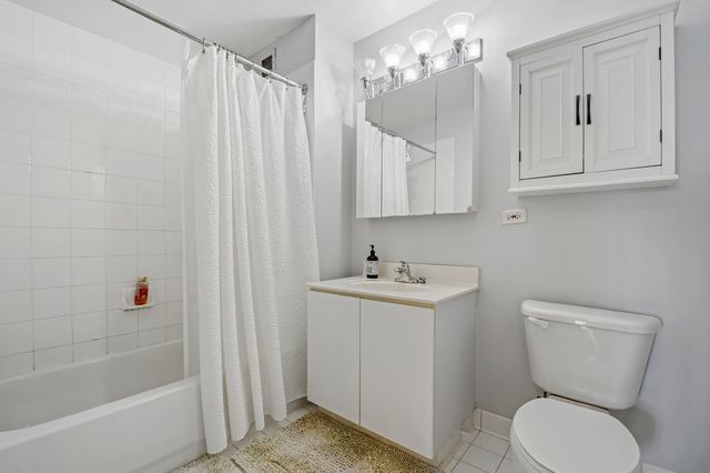 2 E Erie Street 3614, Chicago, IL 60611