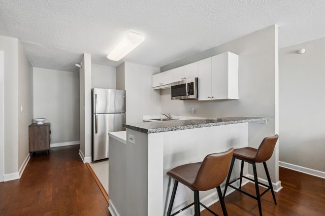 2 E Erie Street 3614, Chicago, IL 60611