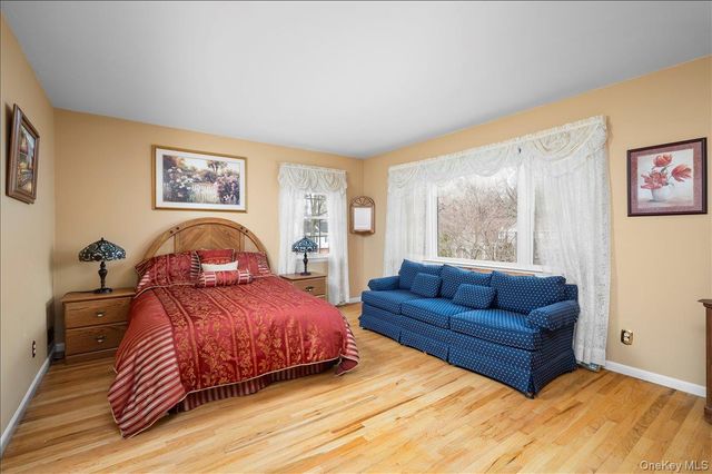 112 Barton Road, White Plains, NY 10605