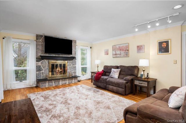 112 Barton Road, White Plains, NY 10605