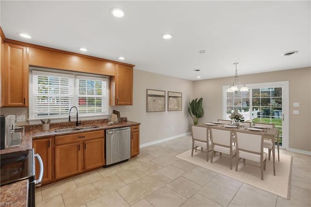 506 Carters Grove CT, Hampton, VA 23663