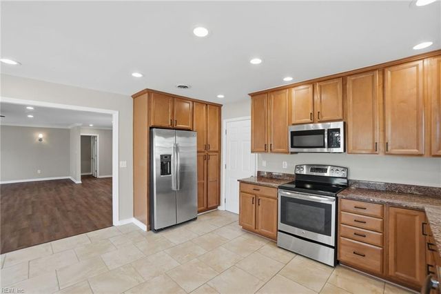 506 Carters Grove CT, Hampton, VA 23663