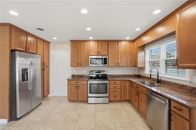 506 Carters Grove CT, Hampton, VA 23663