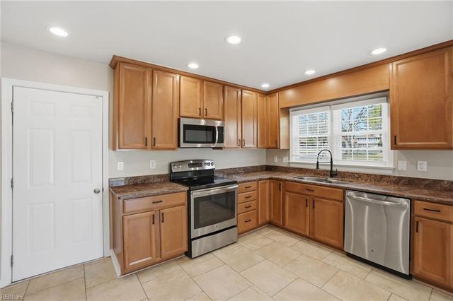 506 Carters Grove CT, Hampton, VA 23663