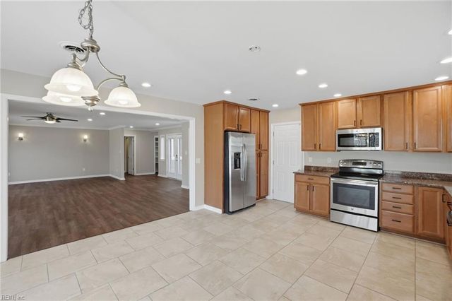 506 Carters Grove CT, Hampton, VA 23663
