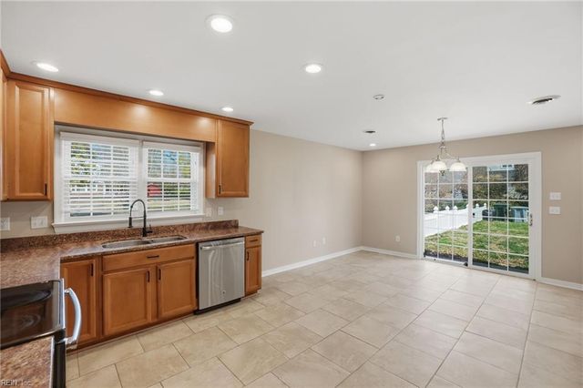 506 Carters Grove CT, Hampton, VA 23663