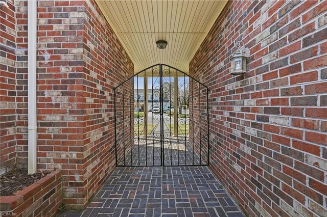 506 Carters Grove CT, Hampton, VA 23663