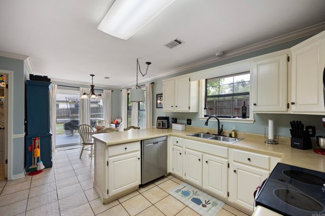 1613 Neptune Street, Russellville, AR 72801