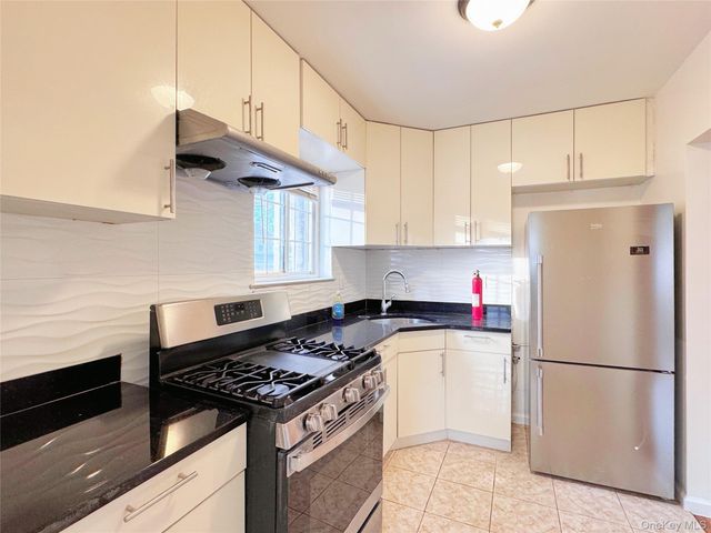 11701 14th Avenue 2F, College Point, NY 11356