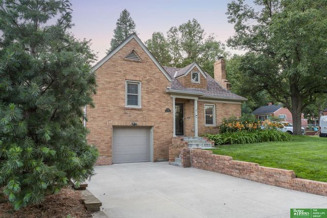 1302 S 61st Street, Omaha, NE 68106