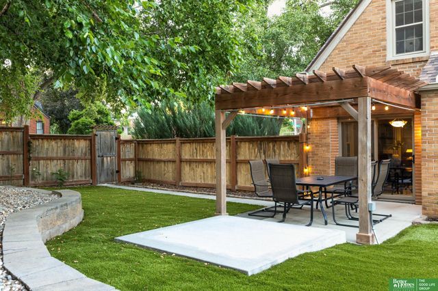 1302 S 61st Street, Omaha, NE 68106