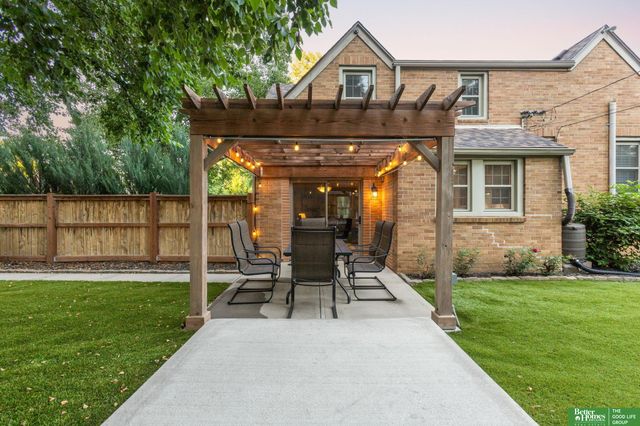 1302 S 61st Street, Omaha, NE 68106