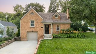 1302 S 61st Street, Omaha, NE 68106
