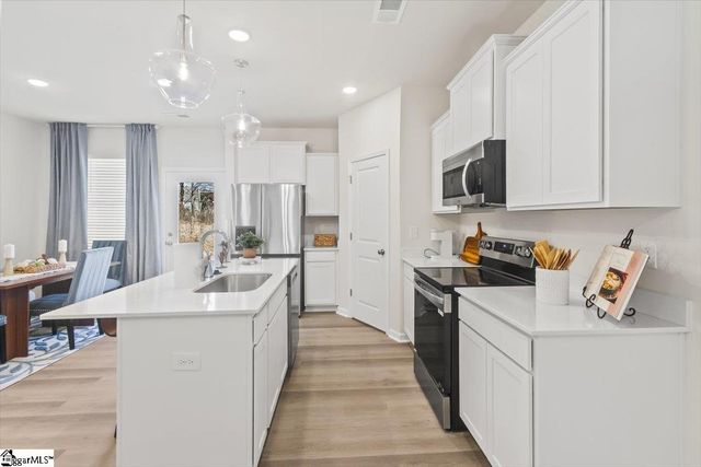 4 Stoneview Way, Taylors, SC 29687