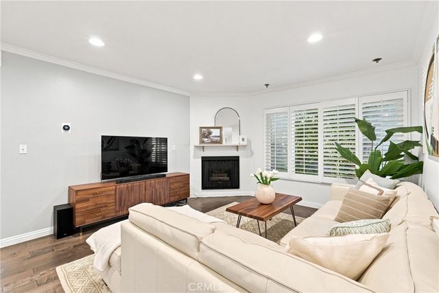 1827 Greenfield Avenue 105, Los Angeles, CA 90025
