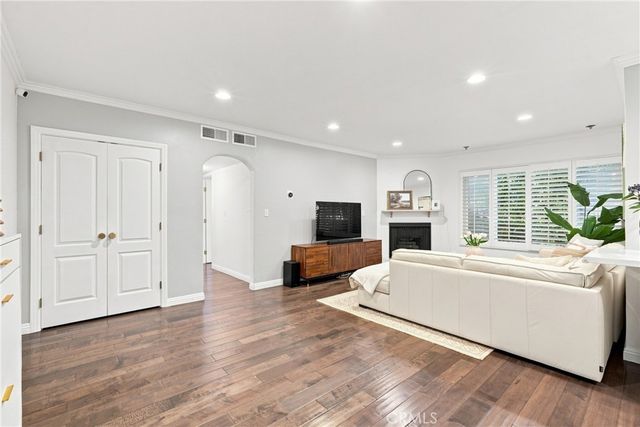 1827 Greenfield Avenue 105, Los Angeles, CA 90025