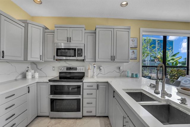22199 CRESSMONT Place, Boca Raton, FL 33428