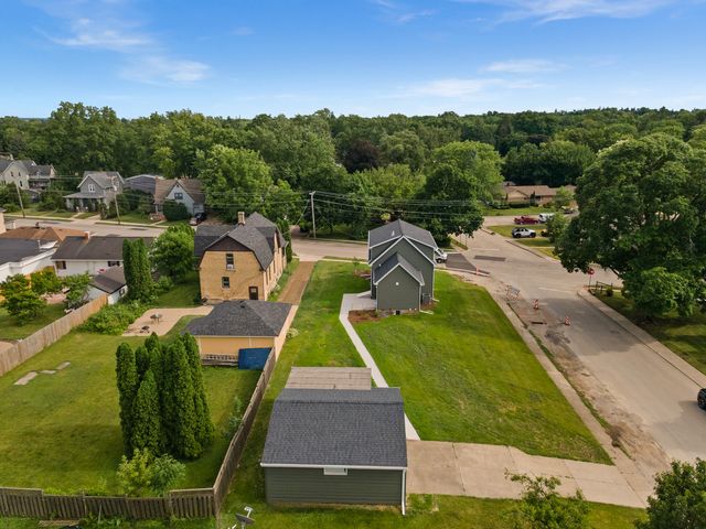 790 Wing Street, Elgin, IL 60123