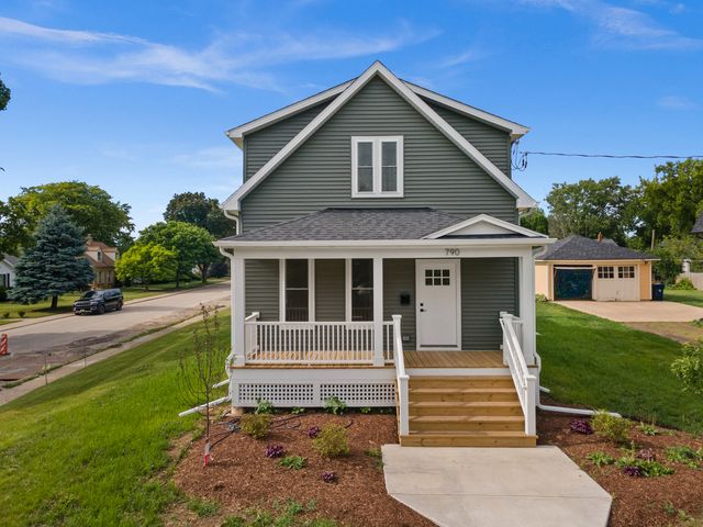 790 Wing Street, Elgin, IL 60123