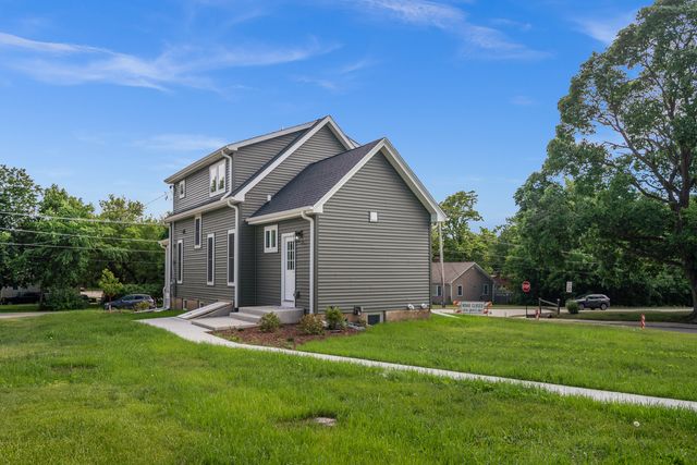 790 Wing Street, Elgin, IL 60123