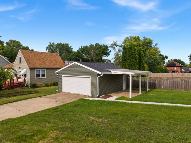 790 Wing Street, Elgin, IL 60123