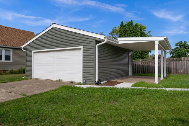 790 Wing Street, Elgin, IL 60123