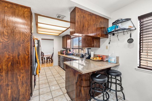 1827 Louise Avenue, Lancaster, CA 93534