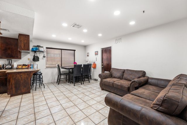 1827 Louise Avenue, Lancaster, CA 93534