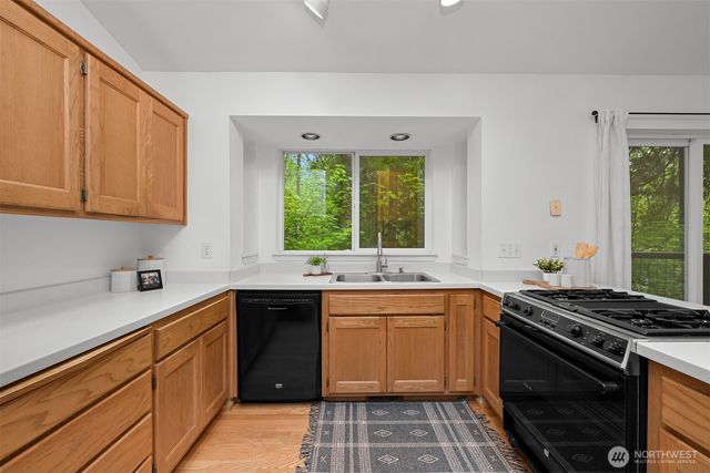 5 Horseshoe Circle, Bellingham, WA 98229