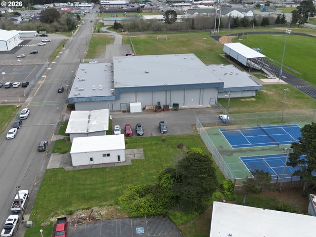 485 9TH St, Bandon, OR 97411