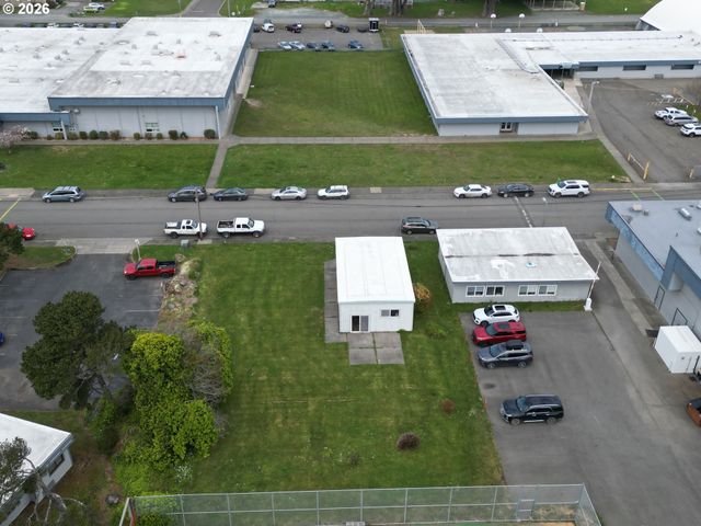 485 9TH St, Bandon, OR 97411
