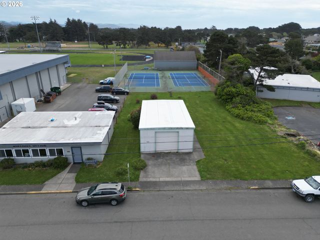 485 9TH St, Bandon, OR 97411