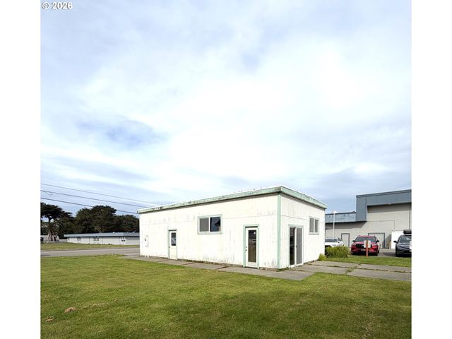 485 9TH St, Bandon, OR 97411