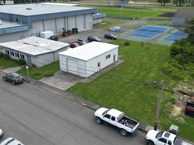 485 9TH St, Bandon, OR 97411
