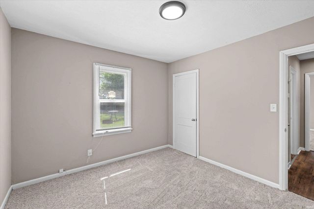 5829 N Kerth Avenue, Evansville, IN 47711