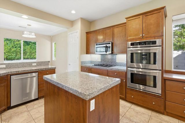 117 Rosetta Court, Palm Desert, CA 92211