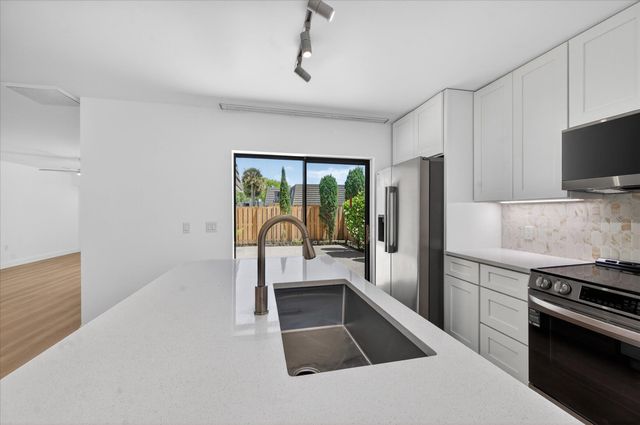 1617 16th Way, West Palm Beach, FL 33407