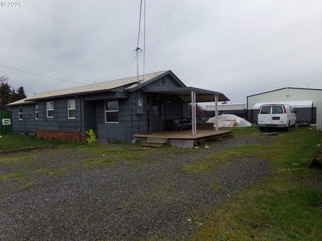 3113 Ne SCHMIDT Ln, Hubbard, OR 97032
