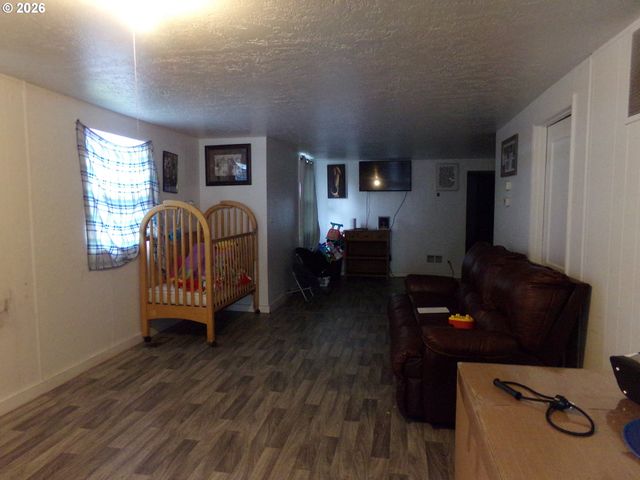 3113 Ne SCHMIDT Ln, Hubbard, OR 97032