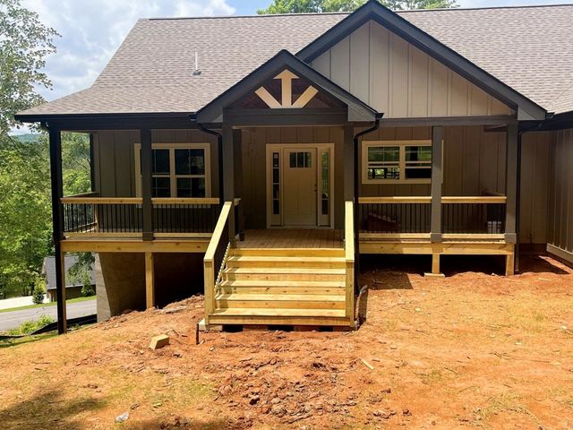 42 Robins Nest Way, Young Harris, GA 30582