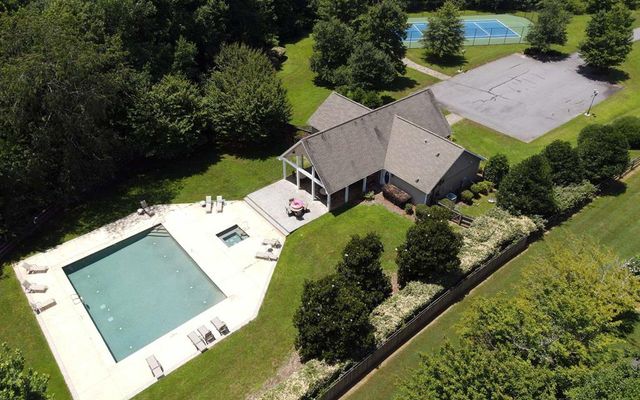 42 Robins Nest Way, Young Harris, GA 30582